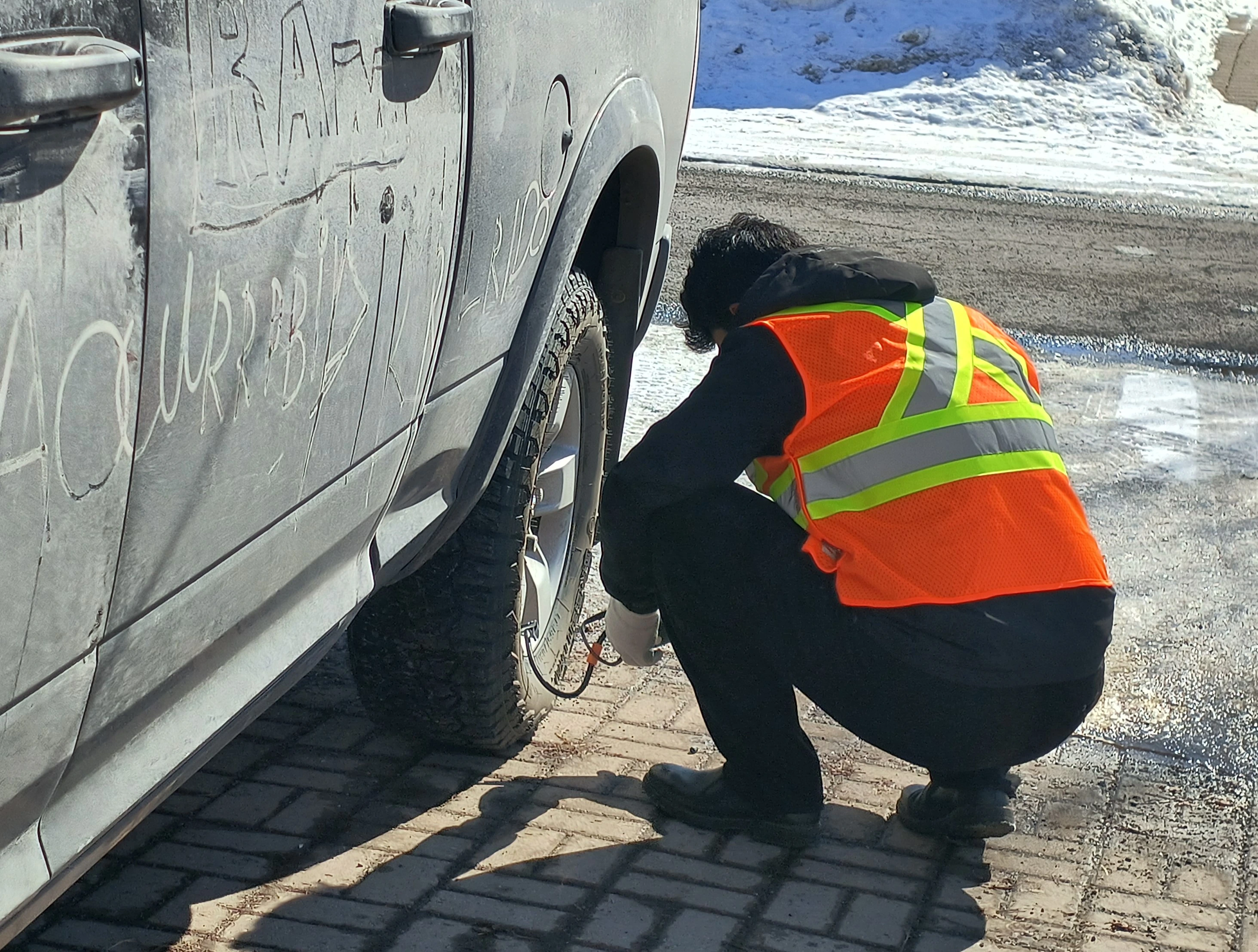 Phoenix Roadside Services air filling service in action